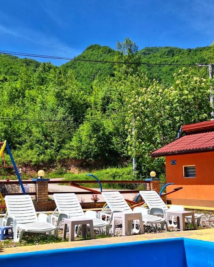 Triple Room with Lake View in Republika Serbska