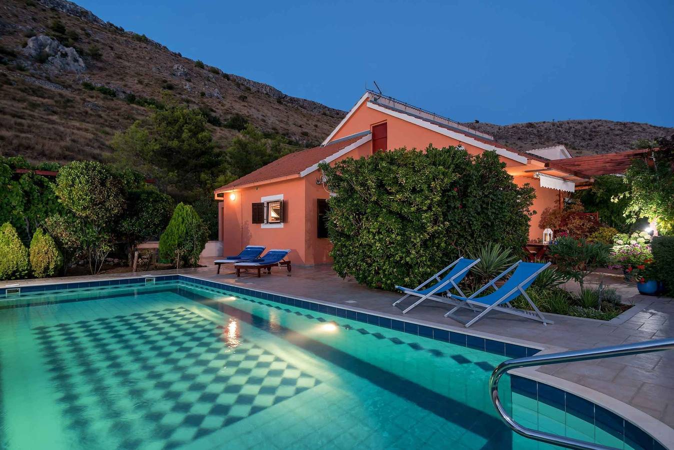 Villa mit Pool und Panorama  in Podstrana, Split-Dalmatien