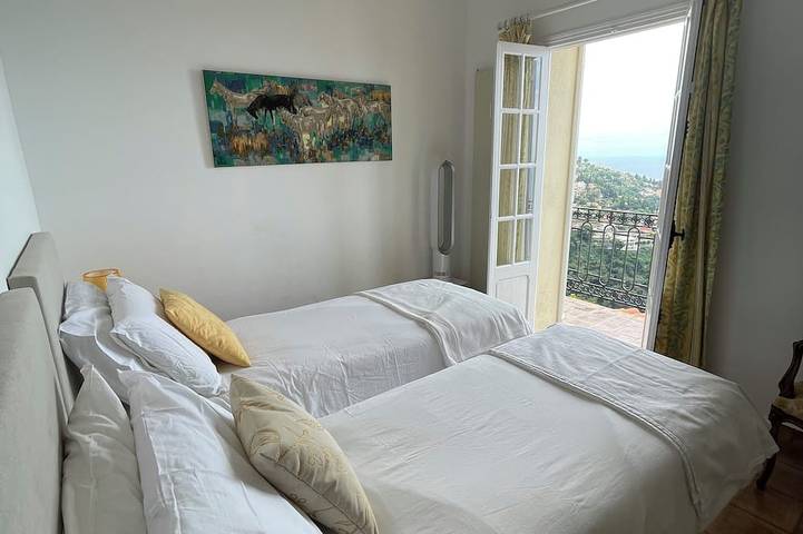 Villa with breathtaking views, a pool, a guest house, and air conditioning near Monaco in Roquebrune-Cap-Martin, Mittelmeerküste (Frankreich)