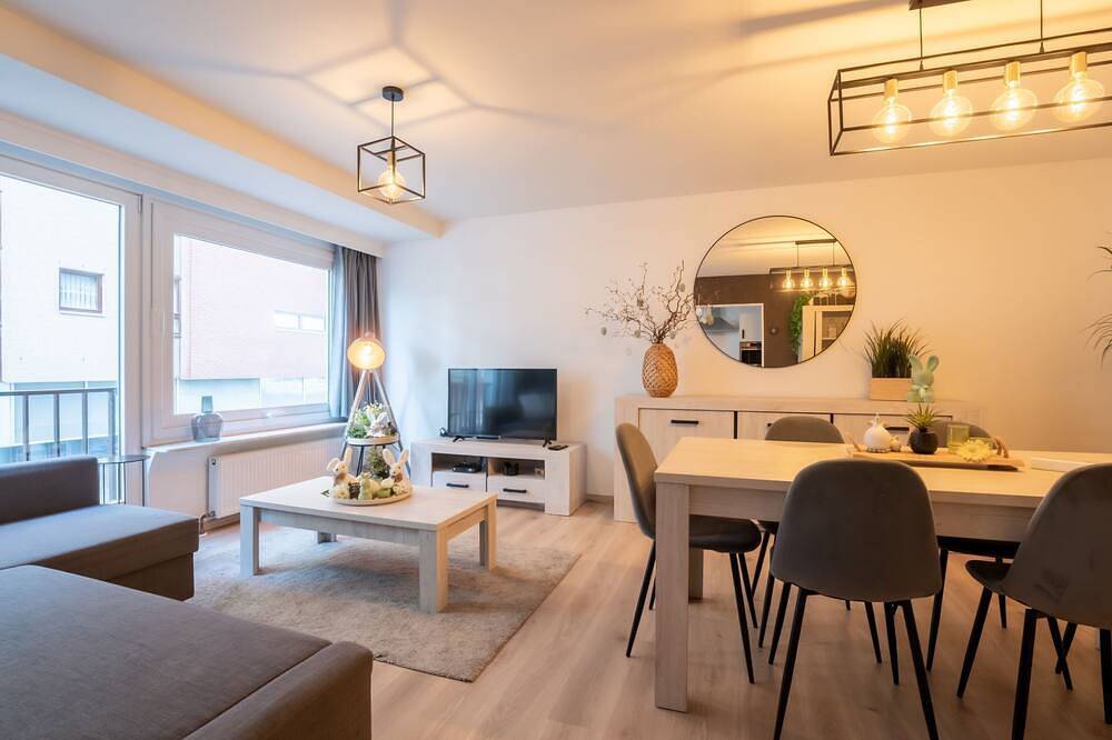 Apartamento entero, Amuzee with parking & lateral sea view in Blankenberge, Costa de Bélgica
