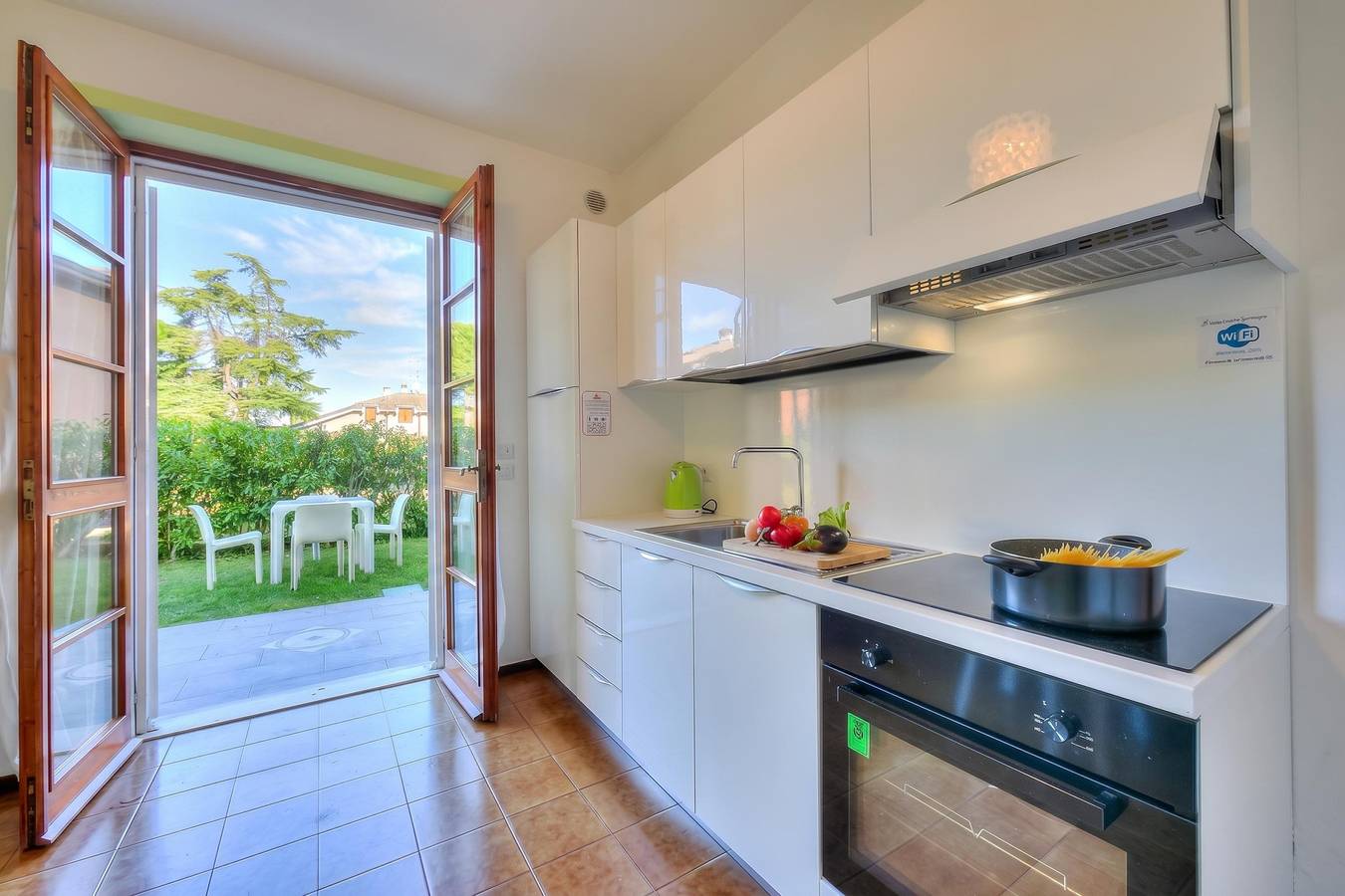 Appartamento intero, Villa Fiorita - Apt 2 - Margherita near lake, shops & Ac in Colombare, Sirmione