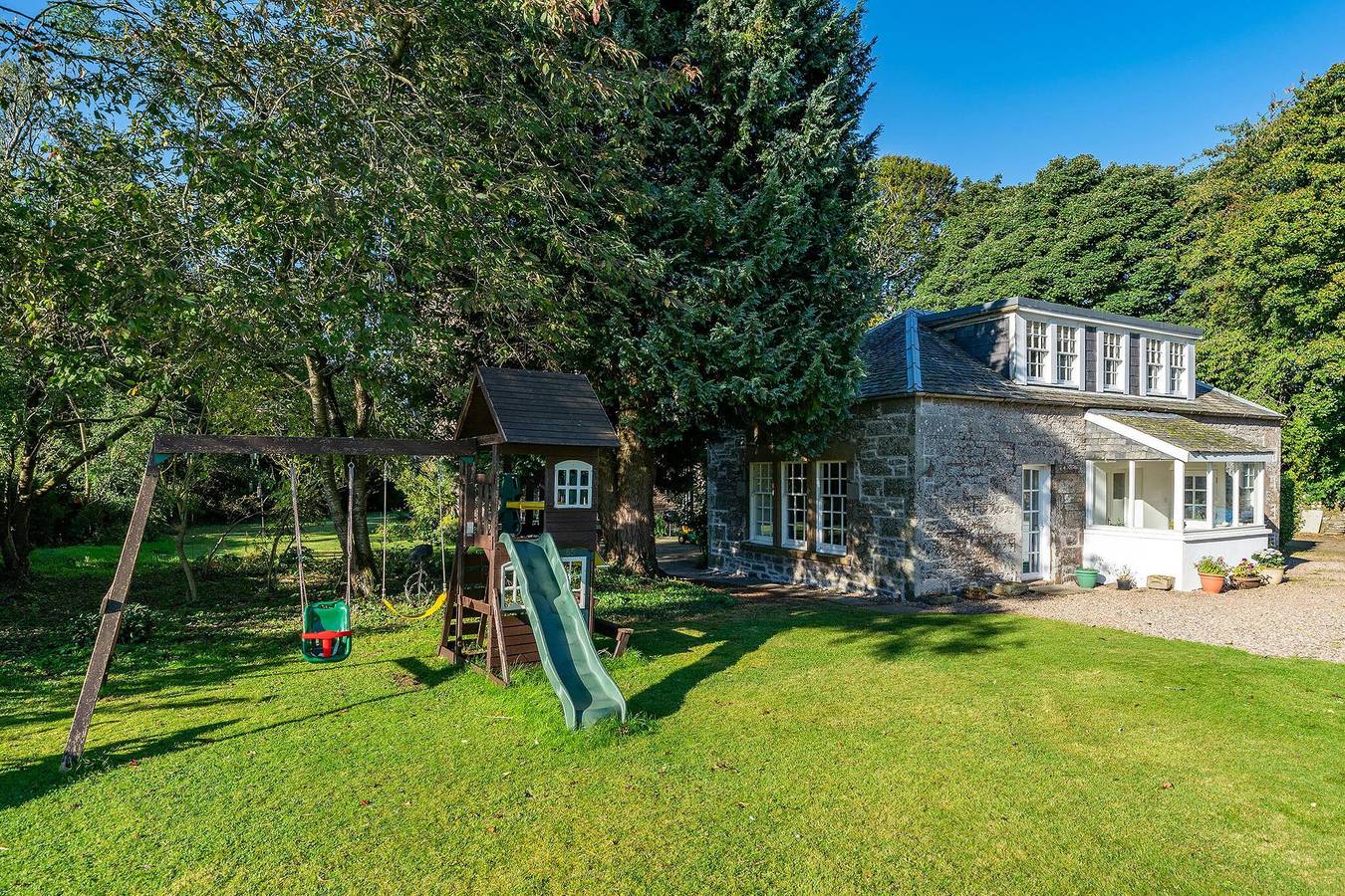 Kirkgate Cottage - 2 Bed Secluded Spot in Angus
