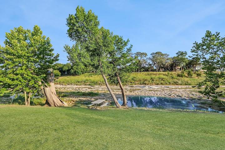 Vacation rental for 18 people, with terrace in Wimberley