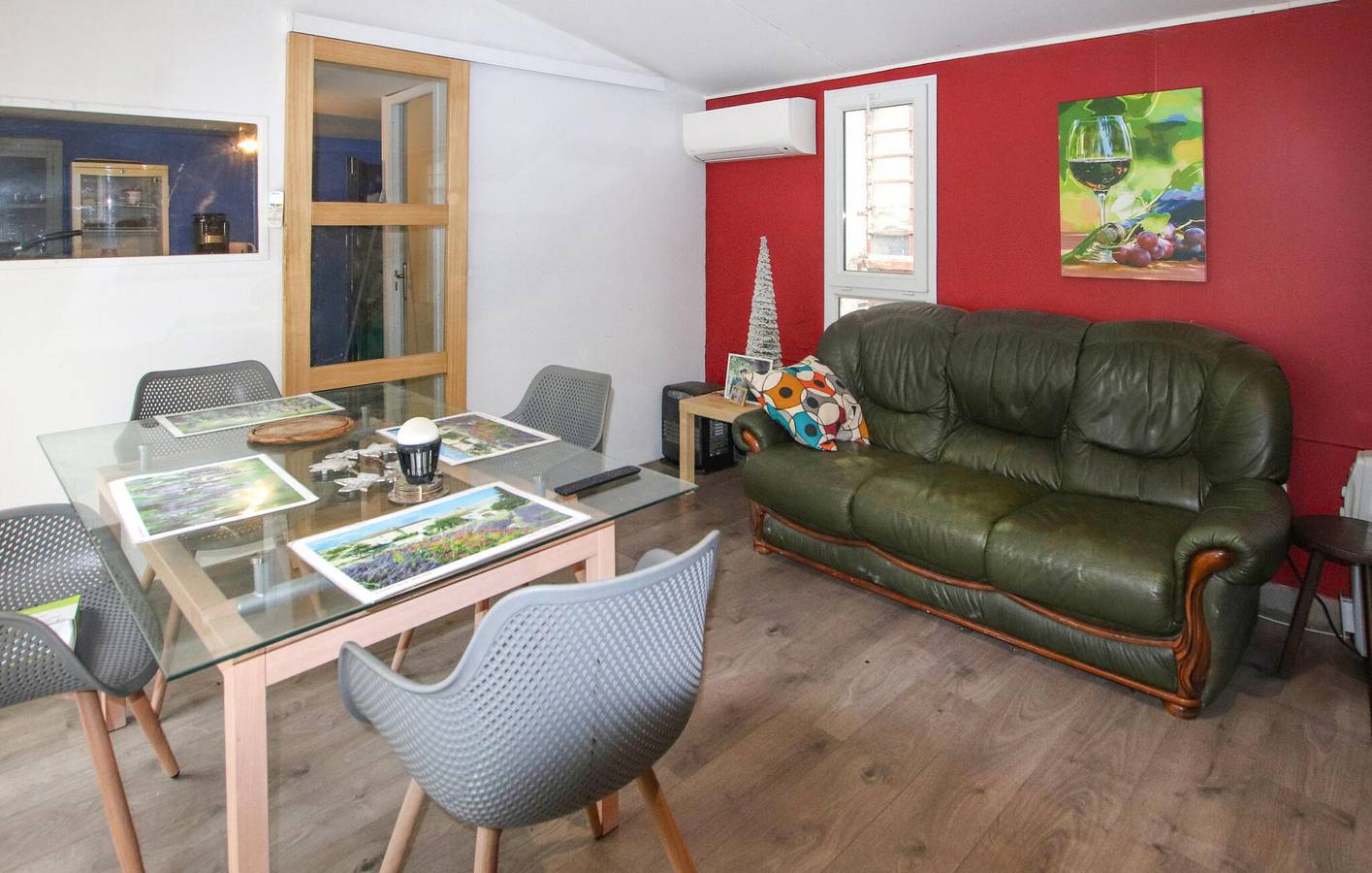 Charmant mobile home avec kitchenette, parking, jardin et jacuzzi in Beauchastel, Privas (arrondissement)