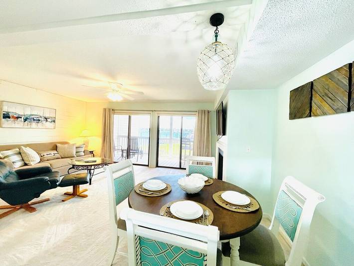 Vacation rental for 6 people, with yard and balcony as well as pool in Carolina Beach