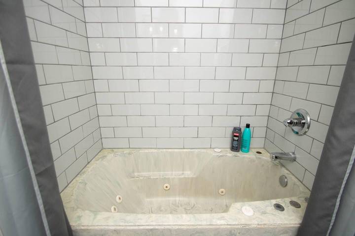House - Sleeps 8 - Parking - Malls Close in Little Rock, Arkansas