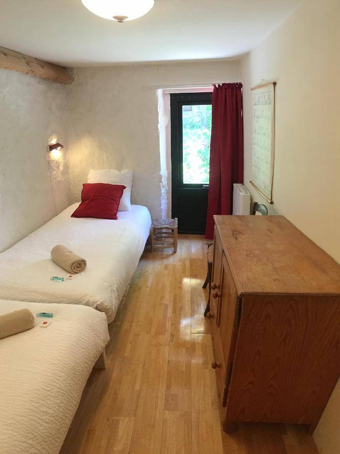 Location de vacances pour 6 personnes, avec jardin et piscine à Lafarre - 3