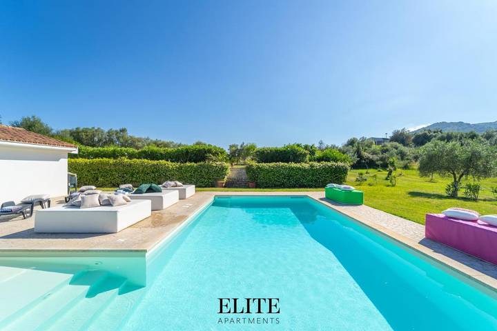 Maison d’hôte pour 4 personnes, avec jardin et piscine ainsi que terrasse et vue à Cugnana