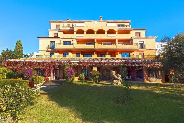 Casa rural para 14 personas, con vistas además de jardín y piscina en Alcaucín - 4