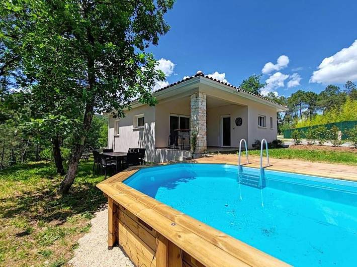 Location de vacances pour 5 personnes, avec terrasse ainsi que piscine et vue à Gagnières - 4