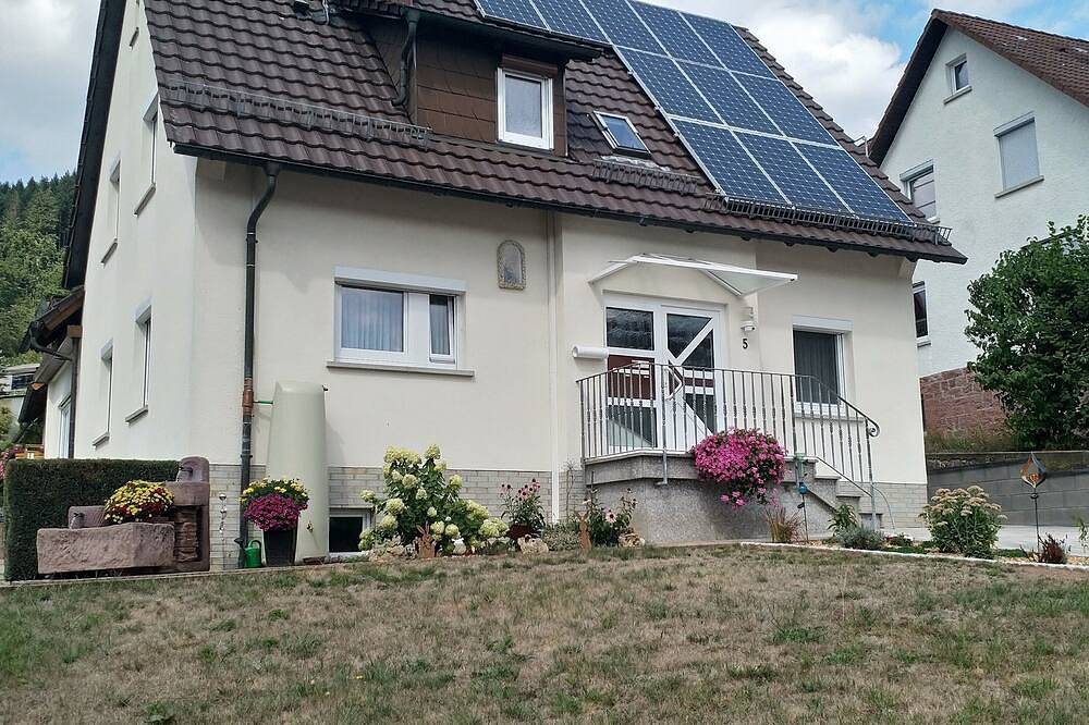 Apartamento entero, Vacation apartment Morretalblick/Odenwald renovated with wonderful view. Roof terrace and wall box in Buchen, Distrito de Neckar-Odenwald