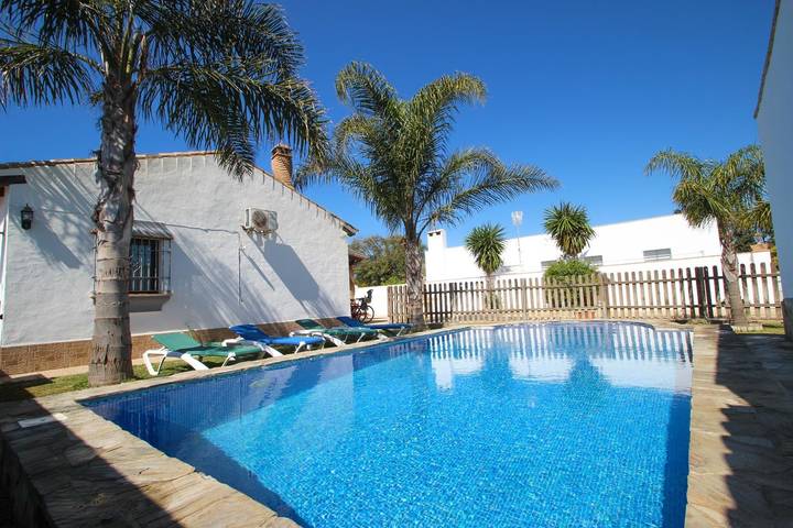 Location de vacances pour 5 personnes, avec piscine et jardin, adapté aux familles à Conil de la Frontera - 3