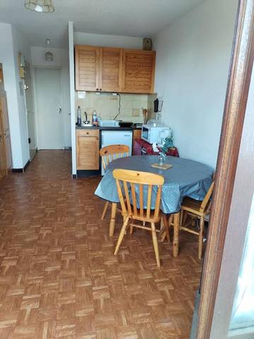 Gîte pour 4 personnes, avec vue ainsi que piscine et balcon dans Chabanon Selonnet