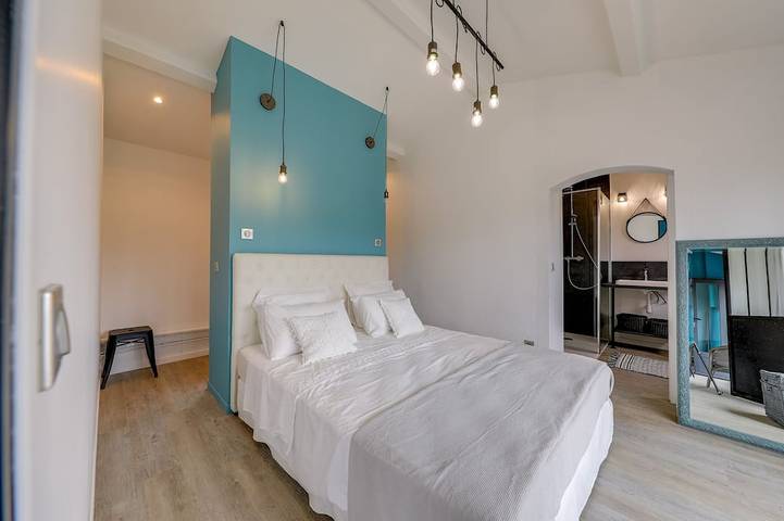 Location de vacances pour 2 personnes, avec piscine et jardin ainsi que jacuzzi et terrasse à Saint-Paul-en-Forêt - 3