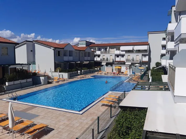 Appartamento vacanze per 4 persone, con panorama e piscina nonché giardino - 1