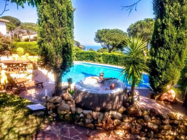 Chalet para 6 personas, con vistas además de jardín y piscina, Se admiten mascotas en Cataluña - 2