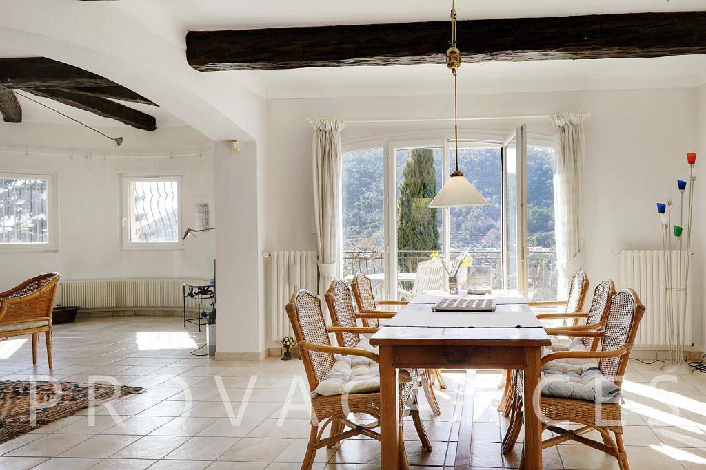Holiday home with large grounds, swimming pool and walking distance to Bargemon in Bargemon, Région de Draguignan