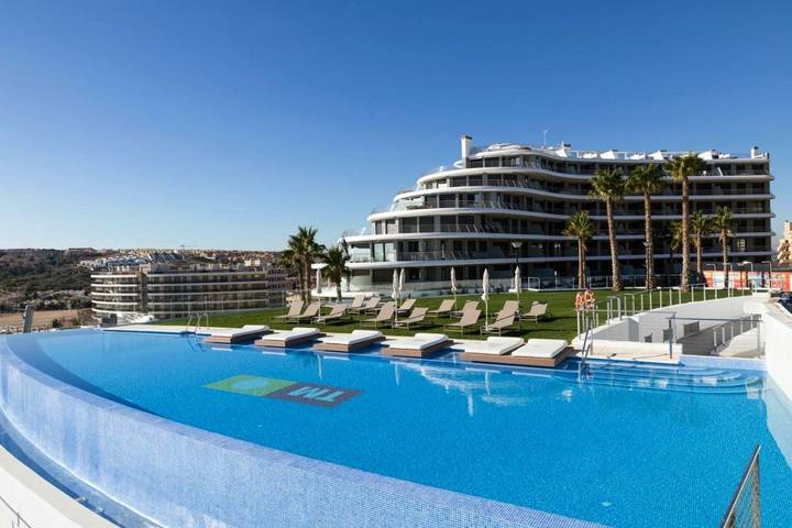 Ferienwohnung für 4 Personen, mit Balkon und Terrasse sowie Whirlpool und Garten in Elche