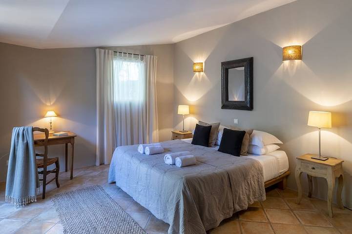 Location de vacances pour 6 personnes, avec jardin ainsi que piscine et terrasse à Joucas - 4