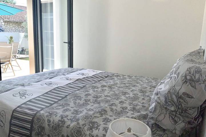 Villa Moderne. Air Conditioned. Swimming Pool. Barbecue. No Vis A Vis. Optical Fiber in Avignon, Vaucluse