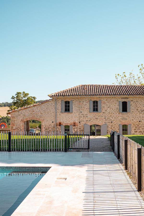Chambre d’hôte pour 12 personnes, avec vue ainsi que jardin et piscine, animaux acceptés dans le Tarn - 2