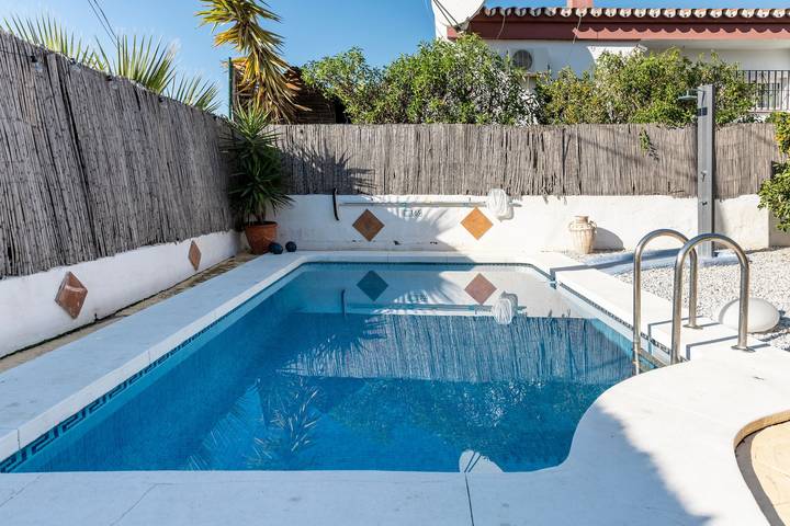 Holiday Home 'Palmera' with Mountain View, Private Pool and Wi-Fi in Alcaucín, Cordillera Penibética