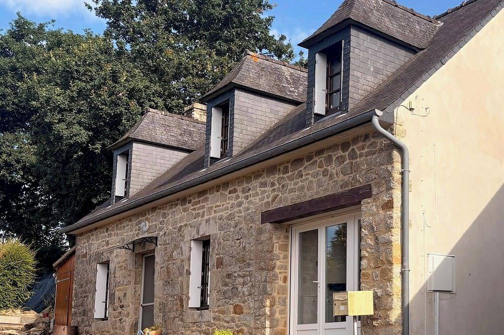Quiet vacation home in Lohuec, Guingamp Region