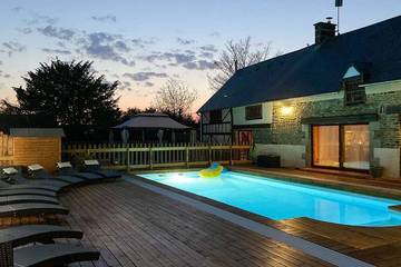 Gîte pour 2 personnes, avec sauna et piscine ainsi que balcon et jardin dans la Manche
