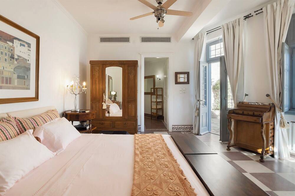 Calthea - Six Bedroom Villa, Sleeps 13 in Hydra