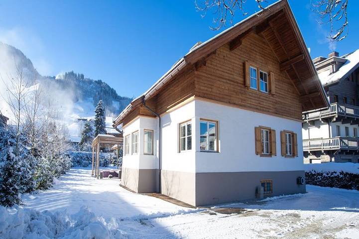 Chalet voor 7 personen, with zwembad and terras as well as tuin, met huisdier in Kitzbühel