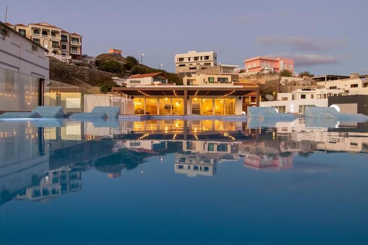 Hôtel pour 3 personnes, avec vue et bassin pour enfant ainsi que piscine et terrasse dans São Vicente - 2