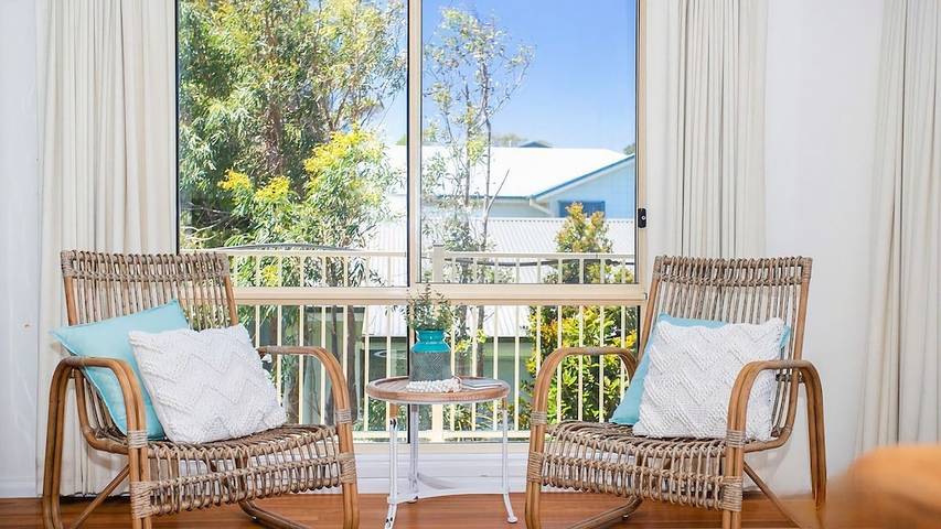 Holiday home for 10 people, with balcony and garden in Manyana
