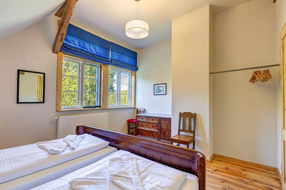 Ganze Wohnung, Ferienhaus bis 6 Per.; Kamin, große Kü, Garten - Katen am Schwanenteich in Lassan, Stettiner Haff