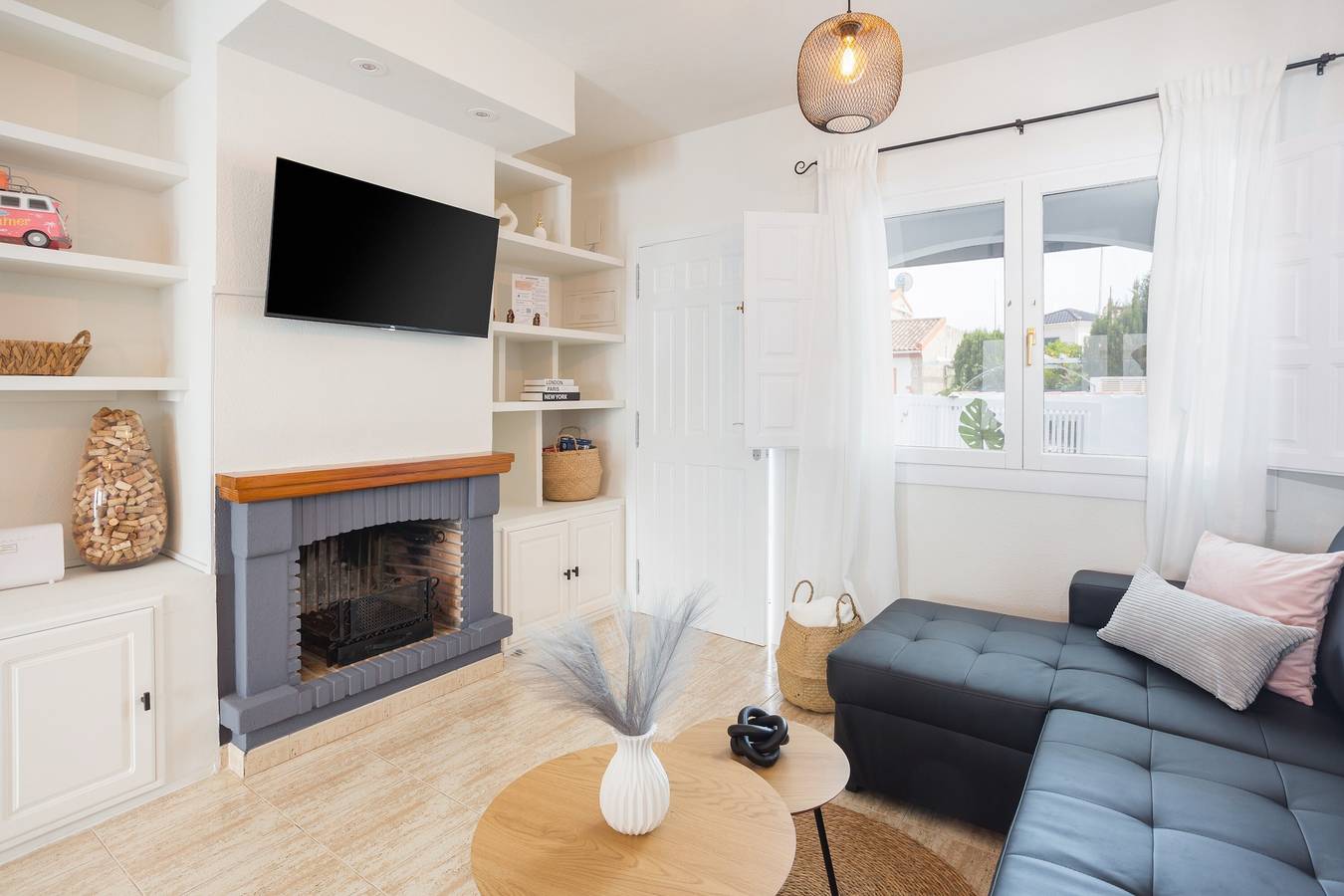 Holiday Home 'Mediterranean Breeze Beach House' with Private Terrace, Wi-Fi and Air Conditioning in el Verger, Costa Blanca