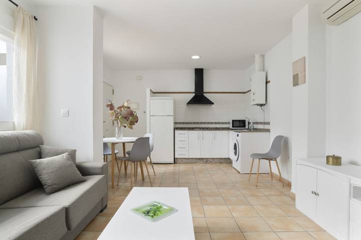 Apartamento entero, Apartamento Pérez Zara 4 cerca del mar con terraza y Wi-Fi in Conil de la Frontera, Costa de la Luz