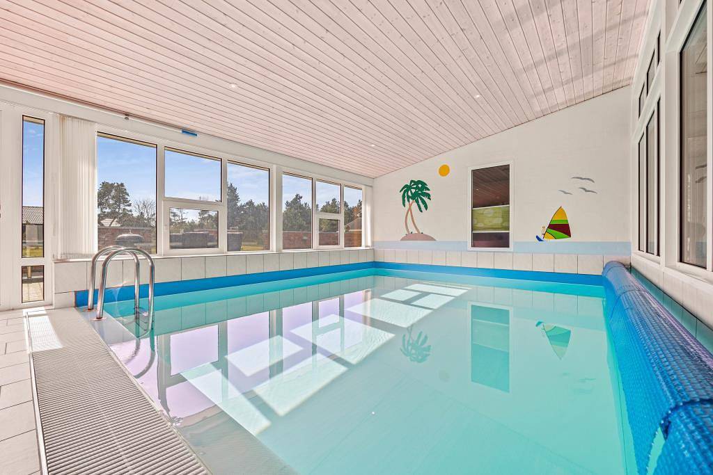 Großartiges Ferienhaus mit Pool und Infrarotsauna für 8 Personen in Blavand, Varde