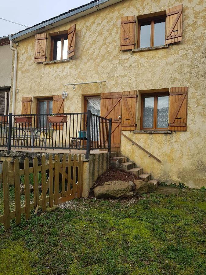 Gîte pour 4 personnes, avec jardin dans Carla-de-Roquefort