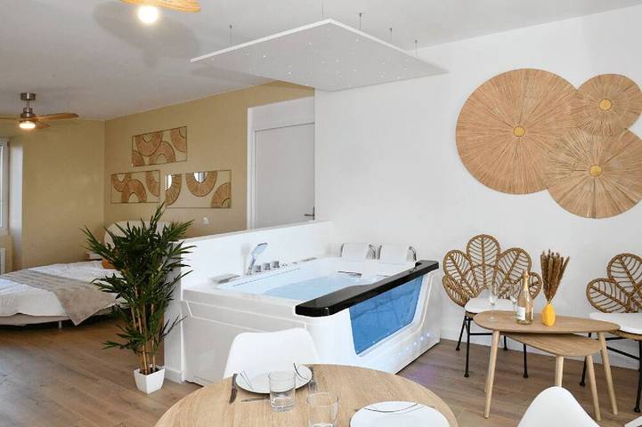 Maison de vacances pour 2 personnes, avec balcon ainsi que jacuzzi et piscine, animaux acceptés