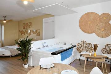 Gîte pour 2 personnes, avec piscine ainsi que jacuzzi et balcon, animaux acceptés à La Côte-Saint-André