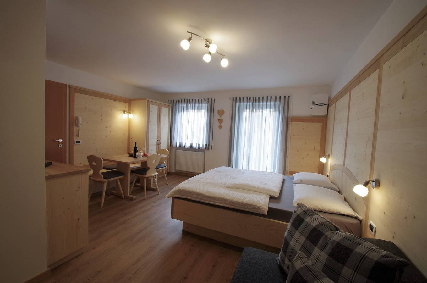 Entire apartment, Apartment 'Villa Hubertus Ciafita' with Mountain View, Balcony and Wi-Fi in Ortisei, Dolomiti Superski