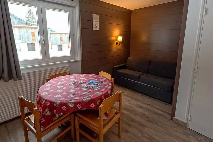 Ganze Wohnung, Séjour cosy pour 4 au cœur des Monts Jura in Lélex, Regionaler Naturpark Hochjura