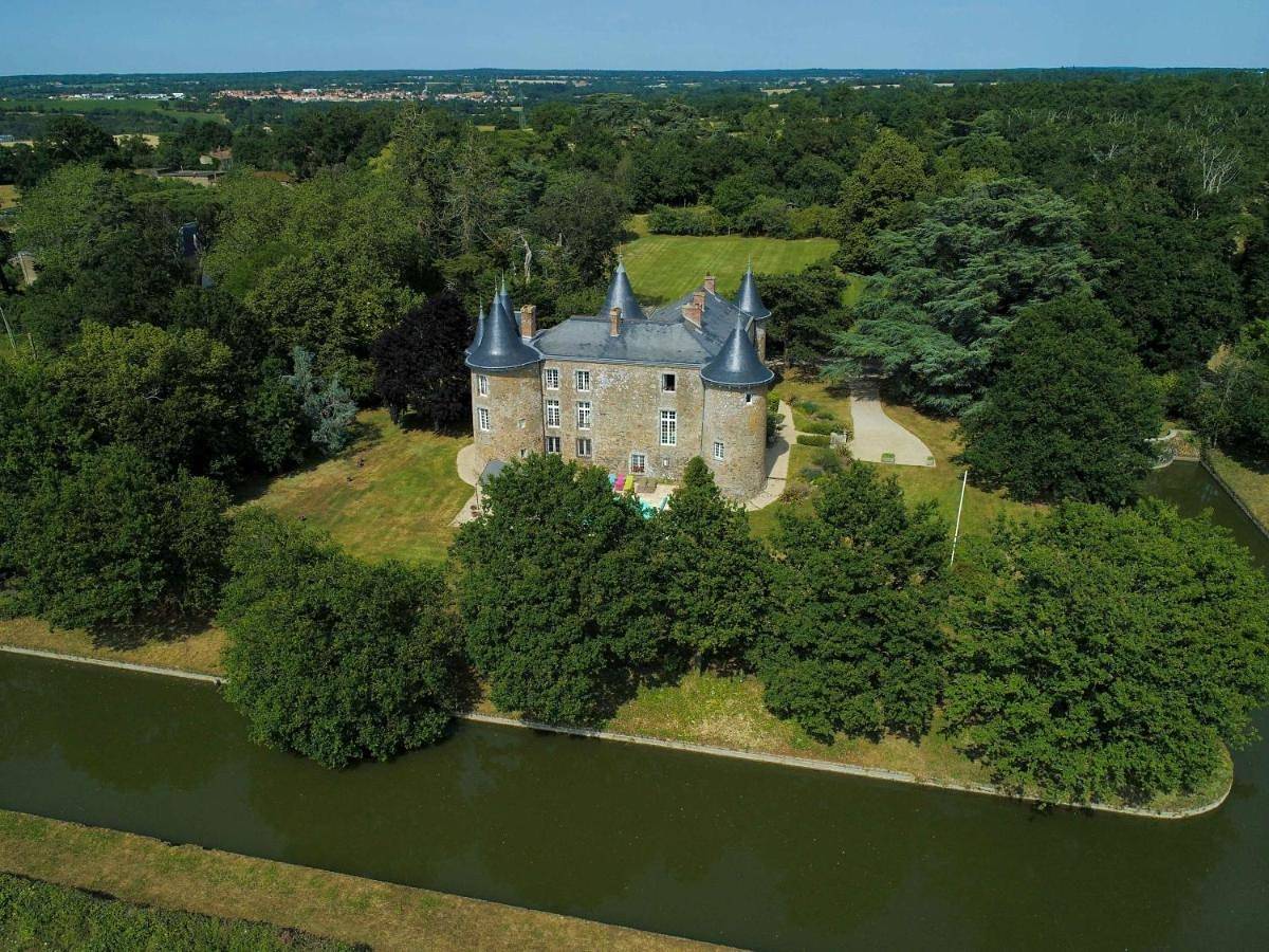 Double Room with Private Bathroom in Maulévrier, Région de Cholet
