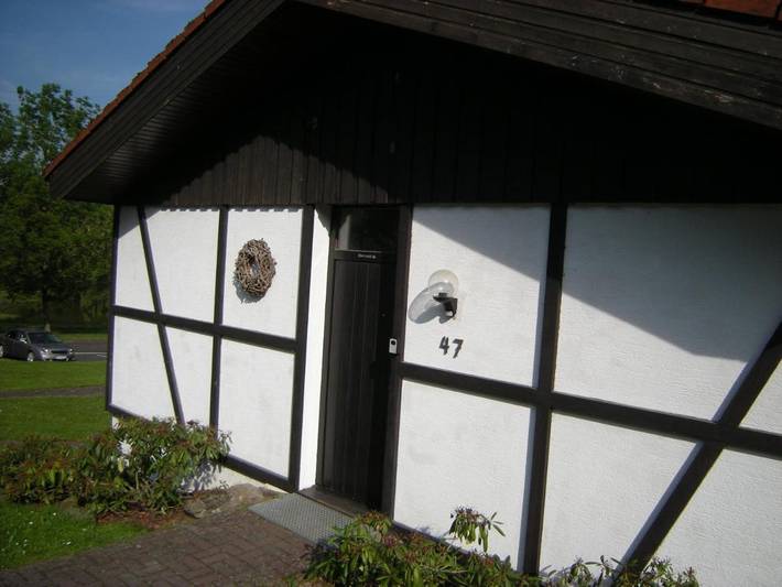 Bungalow für 4 Personen, mit Seeblick und Ausblick sowie Terrasse, mit Haustier an der Rhön - 4