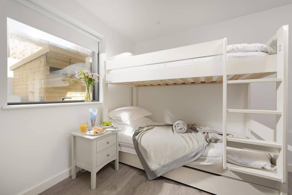 Stunning and stylish abode, close to the golden sands of Mawgan Porth beach in Mawgan Porth, Cornwall