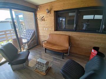 Gîte pour 4 personnes, avec jacuzzi ainsi que terrasse et piscine à Charmes