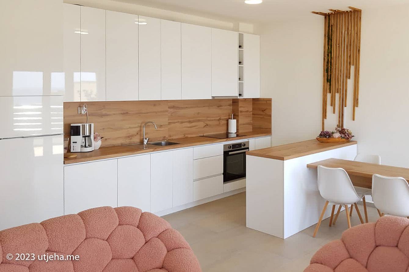 Apartamento vacacional entero, Apartamento de vacaciones para 4 personas con balcón in Utjeha-Bušat, Montenegro Coast