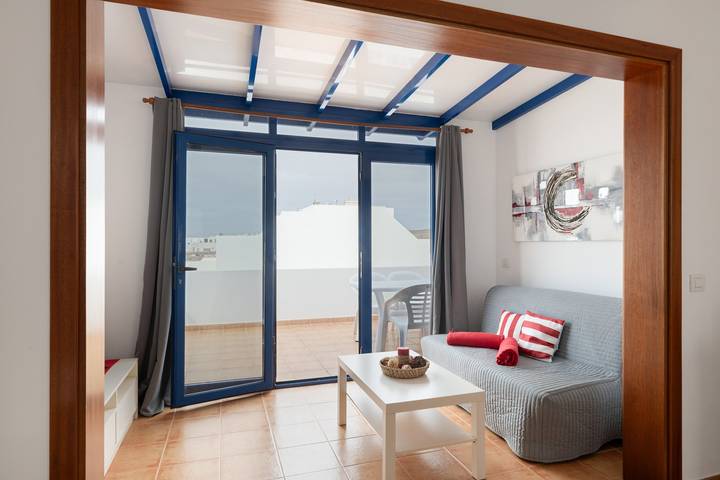 Ferienhaus 'Rojo' mit Meerblick und Wlan in La Graciosa, Parque Natural Archipiélago Chinijo