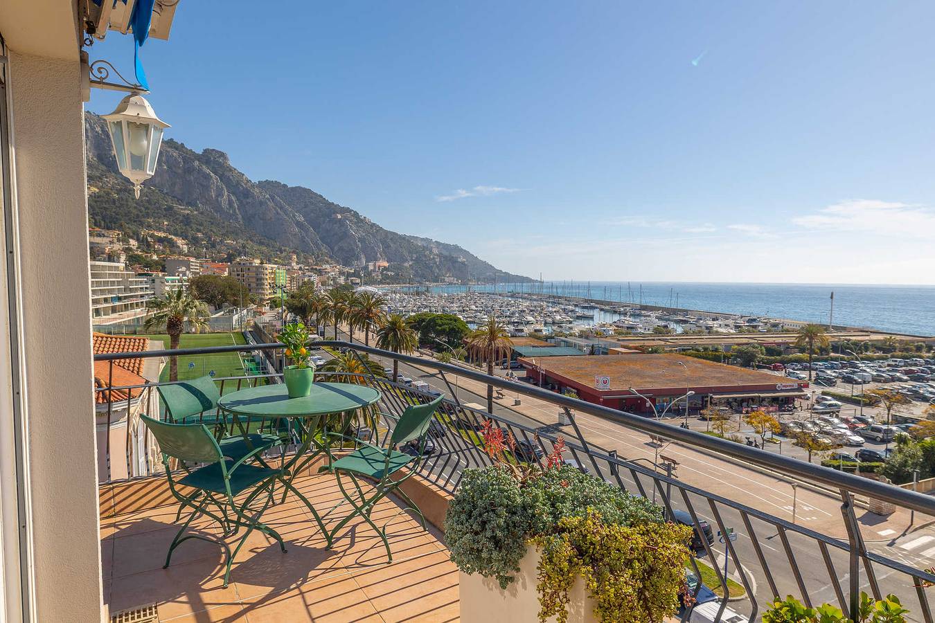 Geheel appartement, Vakantieappartement voor 5 personen met balkon/terras in Menton, Nice en omgeving