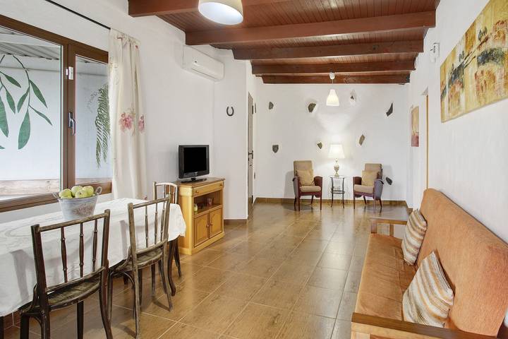 Casa de vacaciones "Rural Jovial" con vistas a la montaña, piscina privada y Wi-Fi in Las Mejías, Ingenio