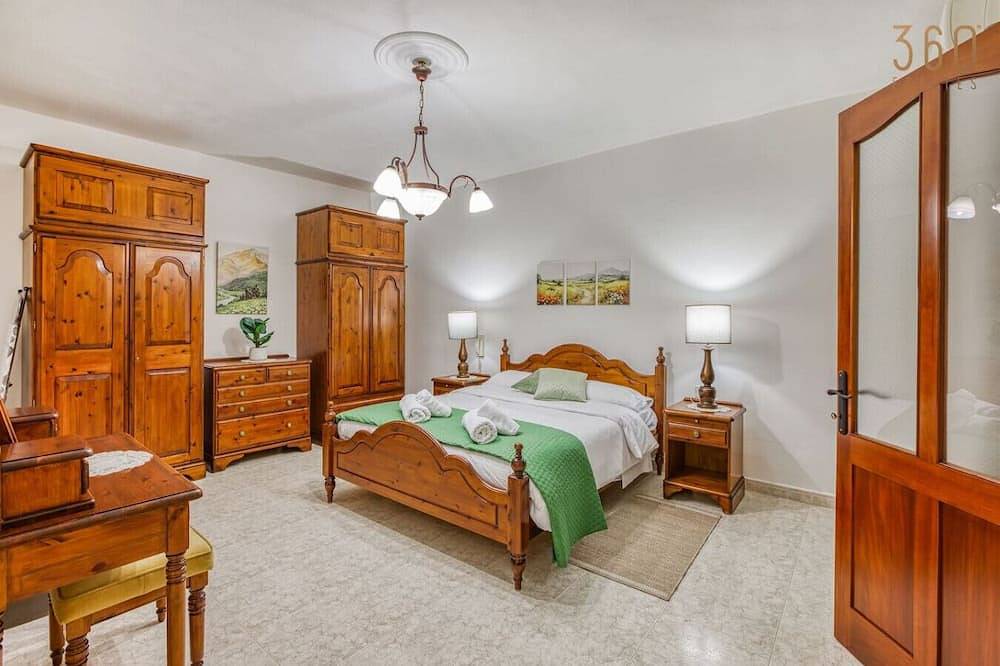 Appartamento intero, Charming 3Br Maisonette with private Backyard & Ac in San Ġwann, Isola di Malta